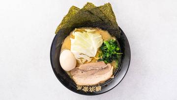 家系 豚骨醤油ラーメン 味玉入り