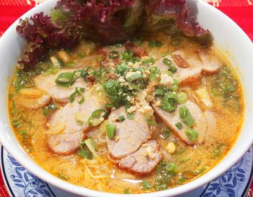 R-9 トムヤムビーフン Tom Yam Noodle