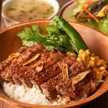サーロインステーキ丼 Sirloin beef steak bowl