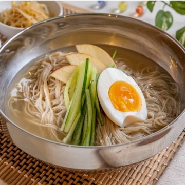 水冷麺 korean cold noodles