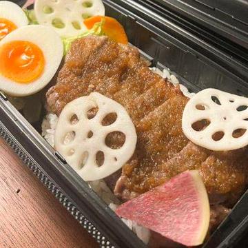 サーロインステーキ丼120g〈にんにく甘辛たれ〉