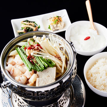 醤油風もつ鍋定食 Soy Sauce Flavored Innard Hot Pot Set