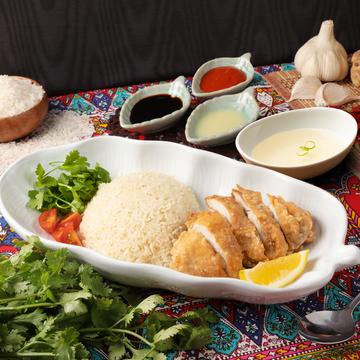 海南鶏飯 揚げ鶏(ブラウン)鶏出汁スープ付き
