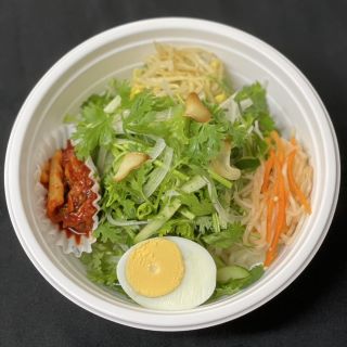やみつきパクチーサラダ冷麺