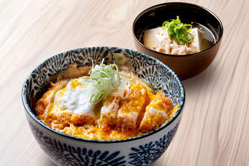 神宮軒のロースかつどんセット