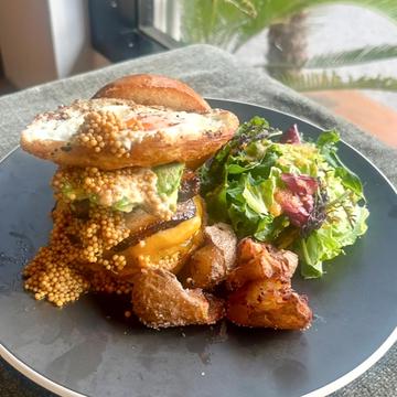 ベーコンエッグチーズバーガー BACON EGG CHEESEBURGER