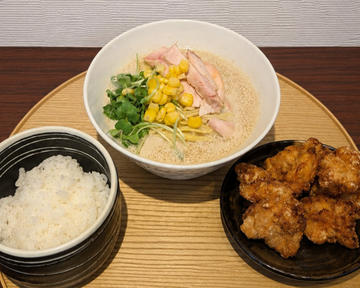 牛骨×鶏出汁の極み醤油ラーメン(唐揚げセット)
