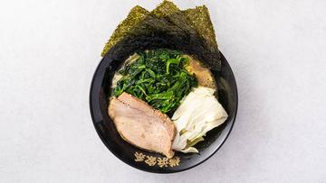 家系 豚骨醤油ラーメン ほうれん草増し