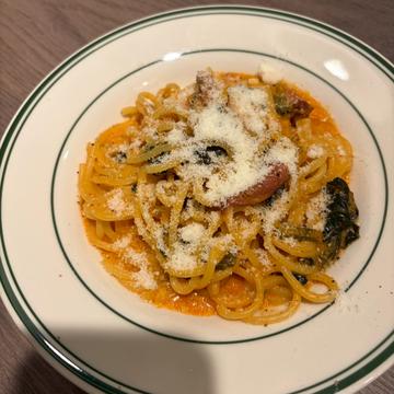 ベーコンとほうれん草のトマトクリームパスタ