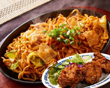 スタミナホルモン焼きそば＆から揚げ(3個)セット