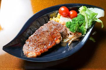 牛サーロインステーキ定食(150g以上、サラダ、ご飯付)