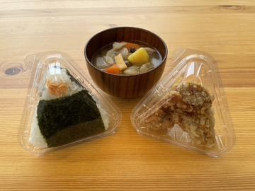 おむすび1個+から揚げ+味噌汁セット (one onigiri, fried chiken and miso soup set)