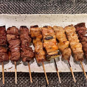 焼き鳥・焼きとん盛り合わせ(ガーリック塩)