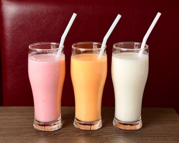 イチゴラッシ Strawberry Lassi