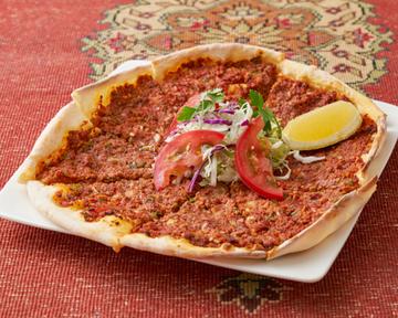 牛ひき肉野菜ピザLahmacun