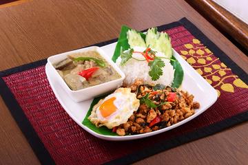グリーンカレーとガパオセット 