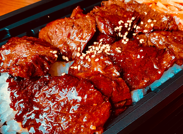 炭火焼 自家製ダレ漬込みハラミ弁当(サラダ付き)