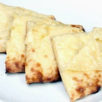 チーズナン (Cheese Nan)