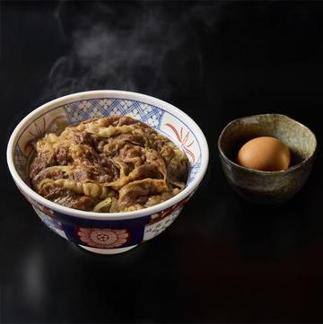 月見近江牛A5牛すきめし(すき焼き味)A5 oumibeef bowl sukiyaki taste with topping raw egg