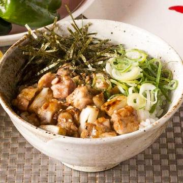 炭火焼鳥丼 (タレ)