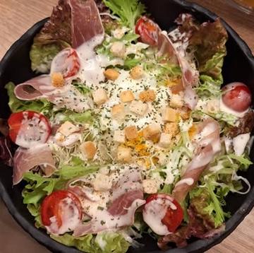 生ハムシーザーサラダ