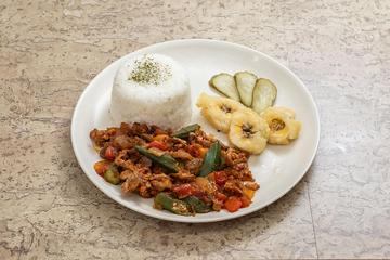 【キューバ家庭料理】キンボンボ豚肉とオクラのトマト煮込み