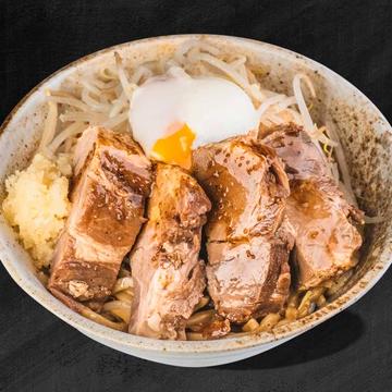 ゴッツいまろやか温玉油そば(肉160g 麺220g)