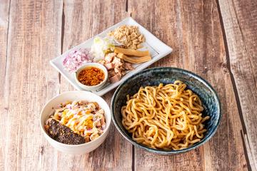 辣油まぜそば＆綴丼セット