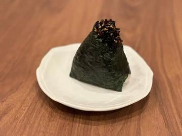 おにぎり (ごま昆布)