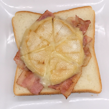 BACON CAMEMBERT(ベーコン  カマンベール)