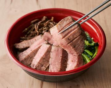 【当店の名物】熟成厚切り牛タン塩丼