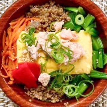 自家製出汁巻玉子と鶏そぼろ弁当
