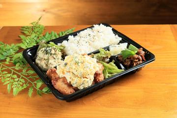 自家製タルタルチキン南蛮とおばんざい弁当