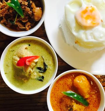 3 ガパオライス、グリーンカレー、チェンマイカレーの三種盛り 3 Curry Assortment