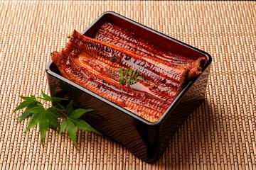 【上】 松(鰻1尾)・うなぎの蒲焼弁当(ごはん大) ガリ、わさび、インスタントのお吸い物、タレ(小)