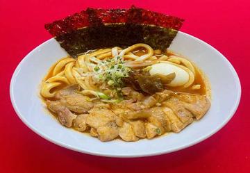 チキンカレーうどんゆで卵と木耳と韓国のりのせ