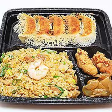 炒飯餃子唐揚弁当