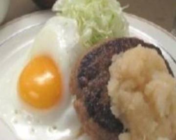おろしハンバーグと目玉焼き定食
