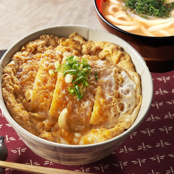 ジューシー厳選豚のかつ丼と選べるミニうどんセット