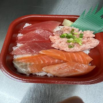 まぐろサーモンねぎとろ丼