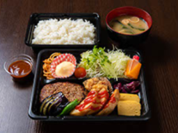 ビーフハンバーグ唐揚げ定食