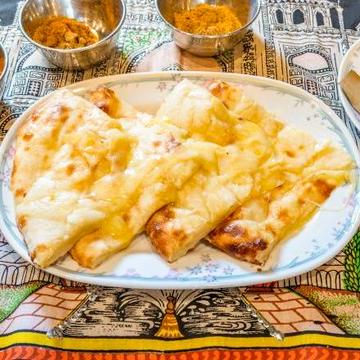 Cheese naan