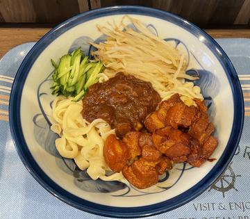 豚の角煮付きジャージャー麺