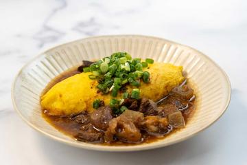 すじこん煮込みソースのオムライス