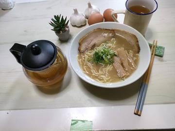 豚骨ラーメン(塩味)