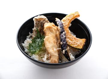 そば粉を使ったサクッと鶏天丼