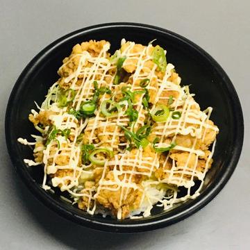 からあげマヨ丼大盛、ご飯大盛、具材も大盛