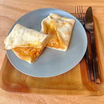手包みピザ トマトチーズ Calzone (tomato＆cheese)