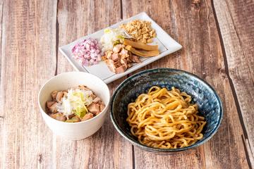 至高の鶏まぜそば＆極上レアチャー丼セット