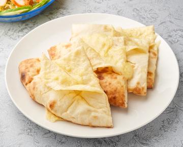 チーズナン Cheese Naan